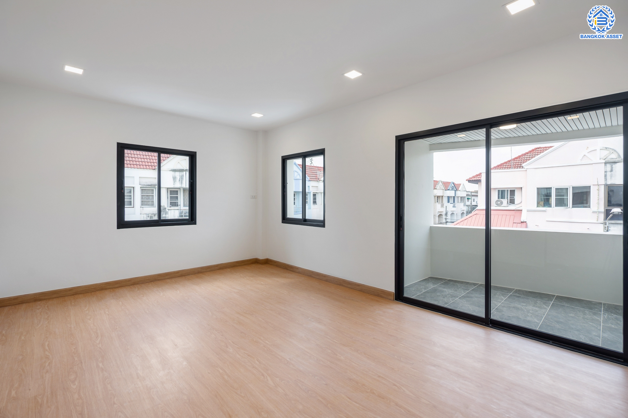 บ้านมือสองตกแต่งใหม่ ม.บ้านสวน5 กลางเมือง พิบูลย์สงคราม บ้านแฝด 3 ชั้น หลังมุม เนื้อที่ 39.4 ตร.ว. ฟังก์ชัน 4 ห้องนอน 3 ห้องน้ำ จอดรถได้ 2 คัน ราคาคุ้มสุดในย่านนี้! บนสุดยอดทำเล! เชื่อมถนนพิบูลย์สงคราม, วงศ์สว่าง, นครอินทร์ และติวานนท์ ใกล้จุดขึ้นทางด่วนศรีรัช-วงแหวนรอบนอก และรถไฟฟ้า "สถานีแยกติวานนท์"